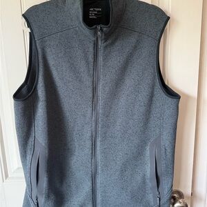 Arc'teryx Men's Charcoal Vest
